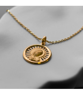 Medalla Virgen Niña de Plata Dorada 18mm Personalizable